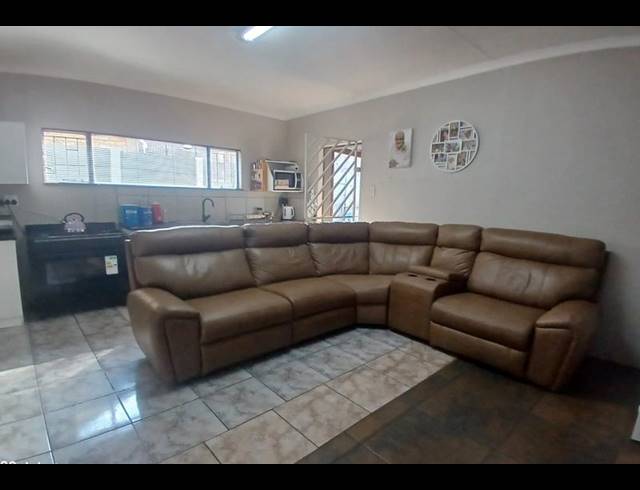 4 BEDROOM HOUSE FOR SALE IN GENL ALBERTS PARK